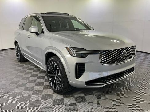 Certified 2025 Volvo XC90 T8 Ultra AWD/4WD image 3