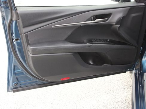 Used 2025 Toyota Camry SE w/ Convenience Package FWD image 11