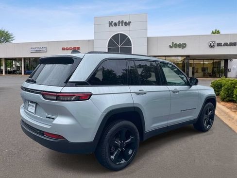 Used 2025 Jeep Grand Cherokee Limited w/ Black Appearance Package AWD/4WD image 6
