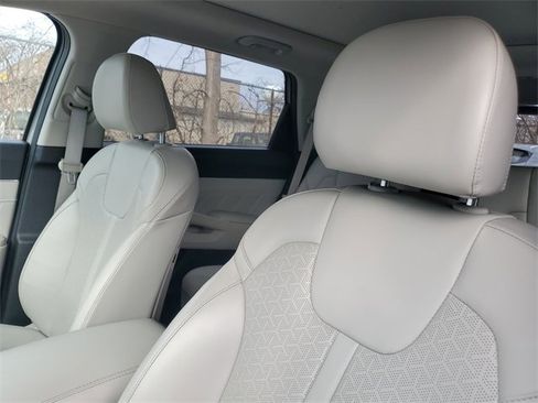 Certified 2023 Kia Sorento SX image 19