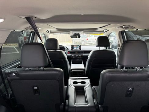 Used 2025 Honda Pilot Touring image 16