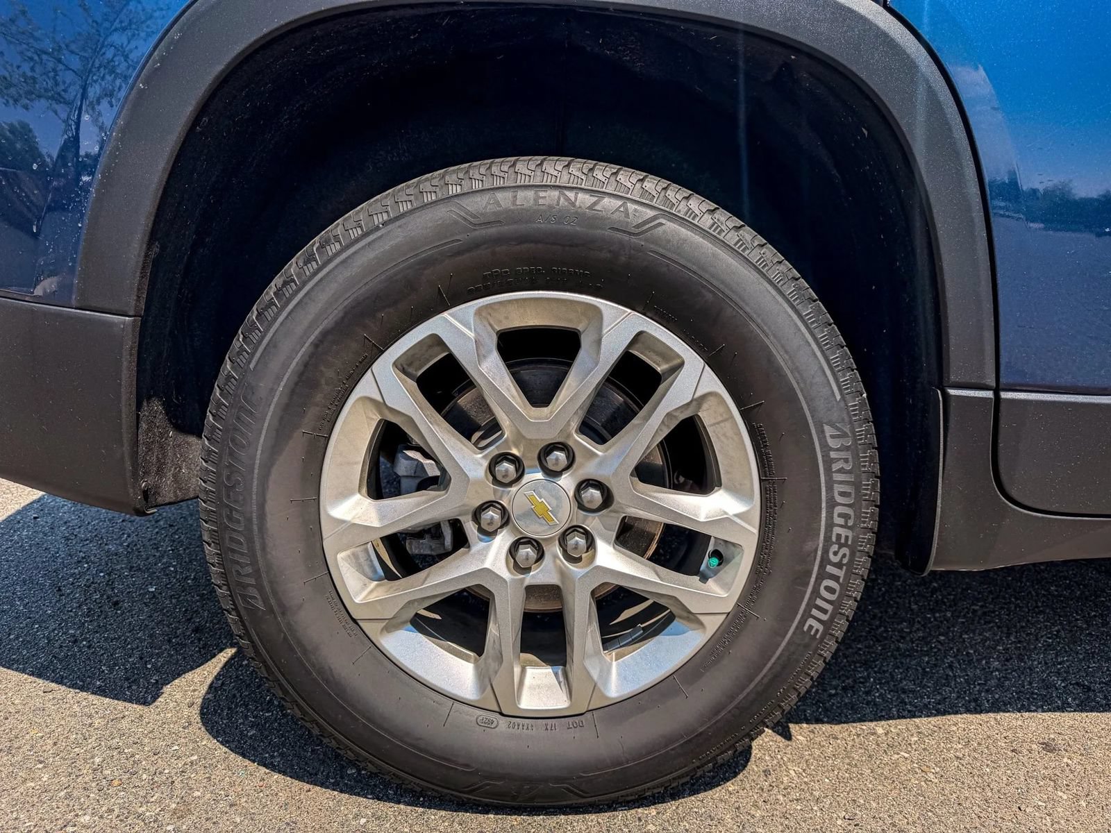 Used 2022 Chevrolet Traverse LS FWD image 34