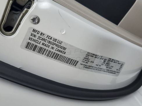 Used 2023 Chrysler Pacifica Touring-L FWD image 33