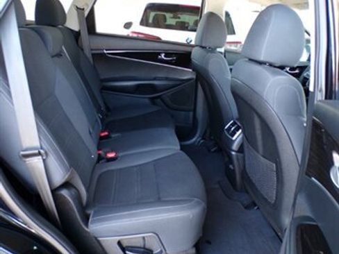 Used 2019 Kia Sorento L FWD image 25