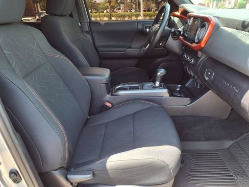 Used 2019 Toyota Tacoma TRD Sport w/ Technology Package RWD image 13