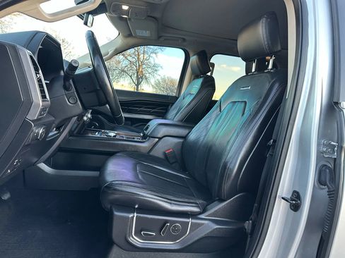 Used 2019 Ford Expedition Platinum image 16