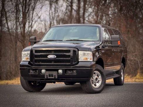 Used 2005 Ford Excursion Limited image 10