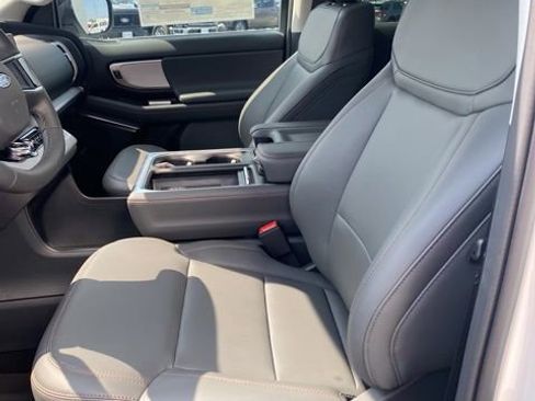 New 2025 Ford Expedition Active image 18