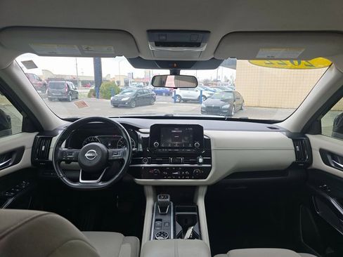 Used 2022 Nissan Pathfinder SV image 14