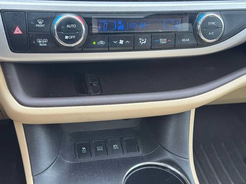 Used 2016 Toyota Highlander Limited w/ Protection Package #3 AWD/4WD image 36
