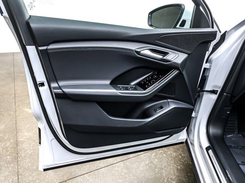 Used 2025 Audi Q6 e-tron Premium w/ Convenience Package image 22