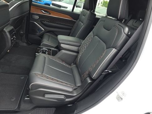 Used 2025 Jeep Grand Cherokee L Summit AWD/4WD image 43