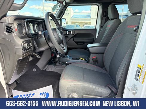 Used 2025 Jeep Wrangler Unlimited Rubicon AWD/4WD image 9