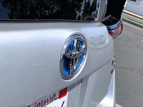 Used 2022 Toyota Prius Limited FWD image 30