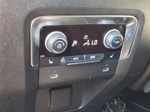 Used 2021 Chevrolet Tahoe Premier w/ Premium Package AWD/4WD image 19