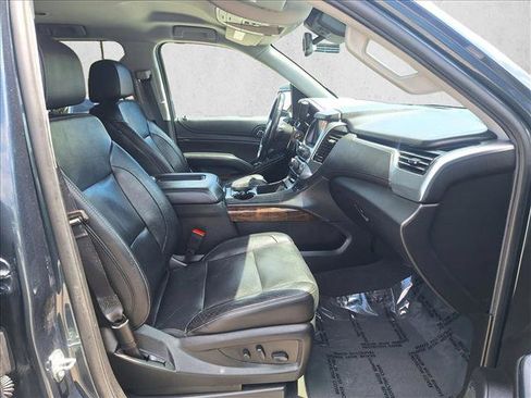 Used 2020 Chevrolet Suburban LT RWD image 21