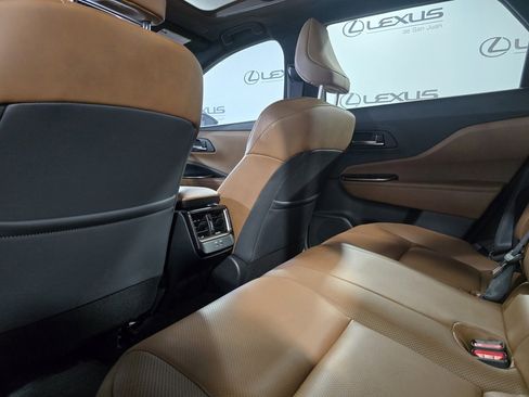 Used 2025 Toyota Crown Signia XLE image 26