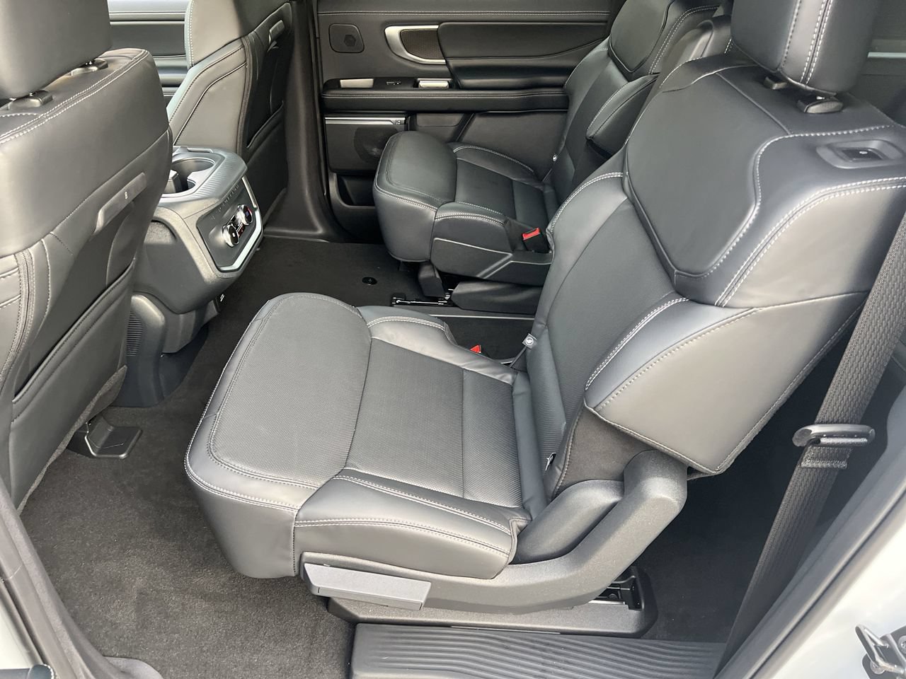 New 2025 Ford Expedition Max Platinum w/ Stealth Performance Package AWD/4WD image 20