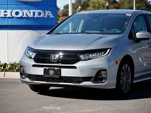 New 2026 Honda Odyssey Touring image 2