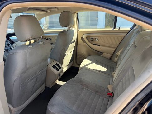 Used 2017 Ford Taurus SE FWD image 12