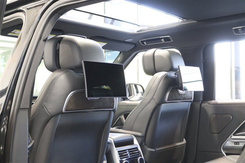 Used 2025 Land Rover Range Rover Long Wheelbase Autobiography AWD/4WD image 28
