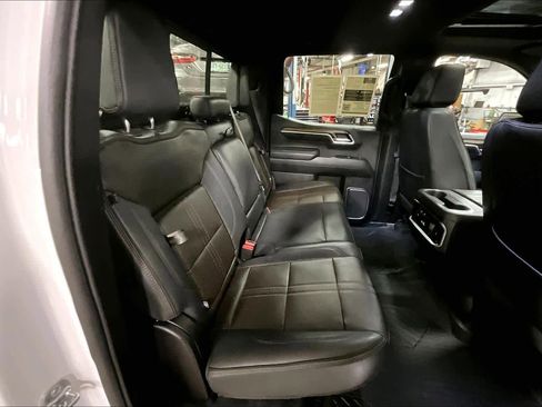 Used 2025 Chevrolet Silverado 1500 High Country w/ Z71 Off-Road Package image 19