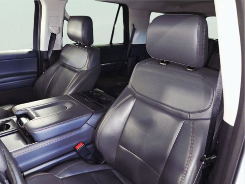 Used 2025 Ford Expedition Active image 50