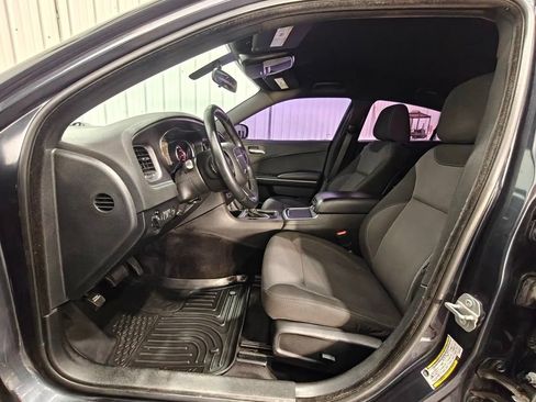 Used 2018 Dodge Charger SXT RWD image 23