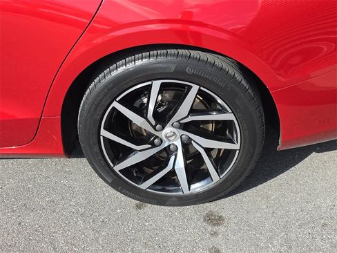 Used 2020 Volvo S60 T5 Momentum image 11