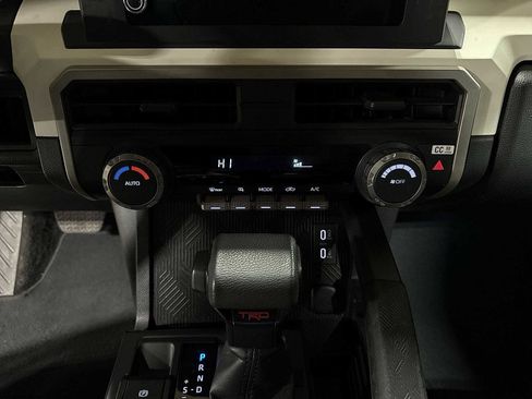 Used 2024 Toyota Tacoma TRD Off-Road image 21