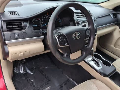 Used 2014 Toyota Camry L image 10