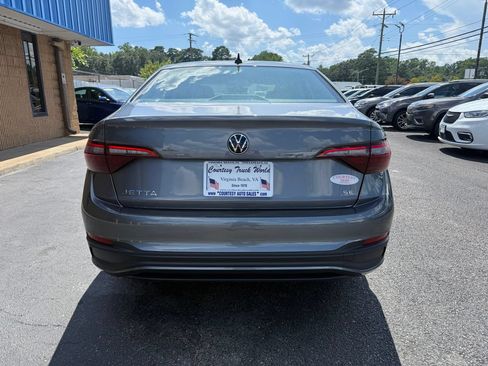 Used 2024 Volkswagen Jetta SE FWD image 6