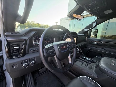 Used 2025 GMC Sierra 2500 AT4X AWD/4WD image 25
