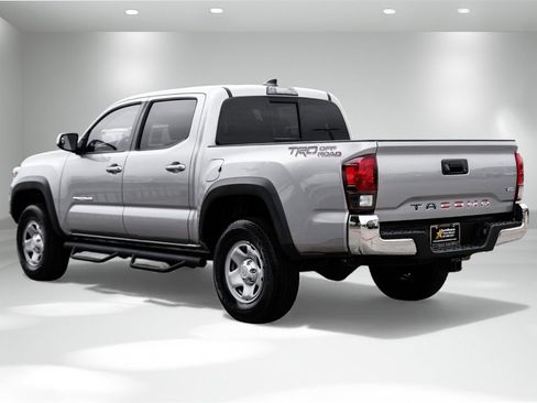Used 2019 Toyota Tacoma TRD Off-Road image 8