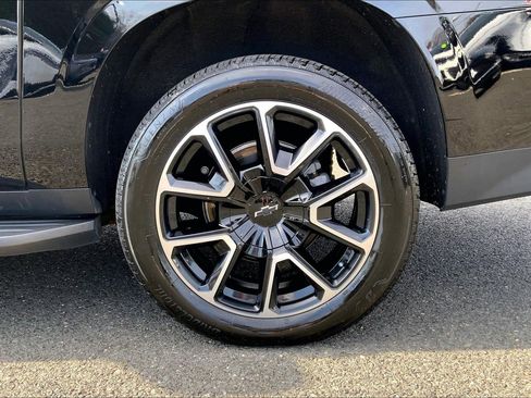 Used 2021 Chevrolet Suburban RST w/ Luxury Package image 8