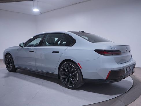 Used 2025 BMW i7 eDrive50 w/ M Sport Package image 3