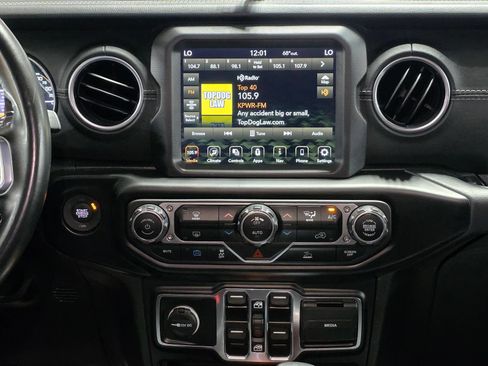 Used 2022 Jeep Wrangler Unlimited Sahara AWD/4WD image 26