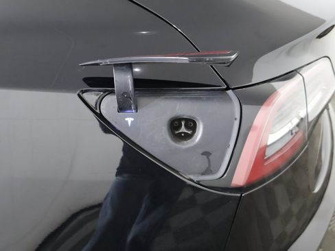 Used 2023 Tesla Model 3 Standard Range image 17