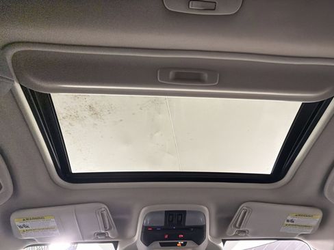 Used 2021 Subaru Crosstrek 2.5i Sport w/ Moonroof Package image 23