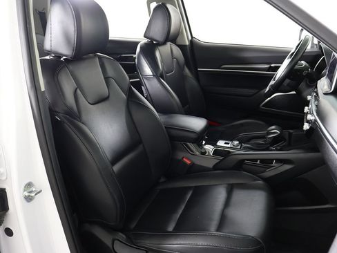 Used 2022 Kia Telluride LX FWD image 29