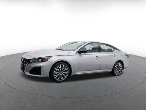 Used 2026 Nissan Altima 2.5 SV FWD image 3