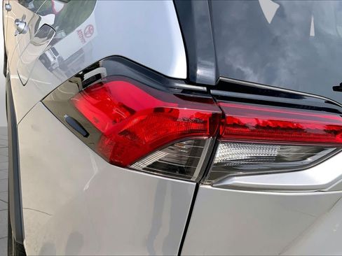 Used 2019 Toyota RAV4 XLE AWD/4WD image 28