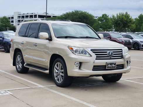 Used 2014 Lexus LX 570 4WD image 2