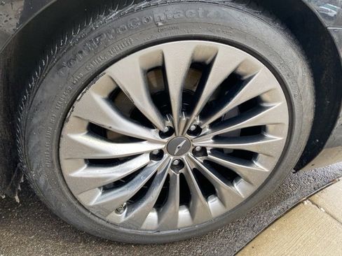 Used 2019 Genesis G90 3.3T Premium image 13