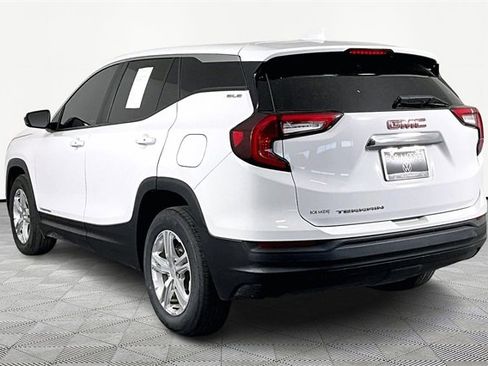 Used 2023 GMC Terrain SLE image 4