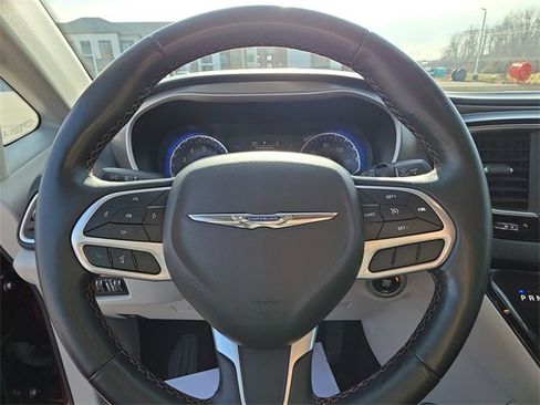 Used 2020 Chrysler Pacifica Touring w/ Tire & Wheel Group image 21