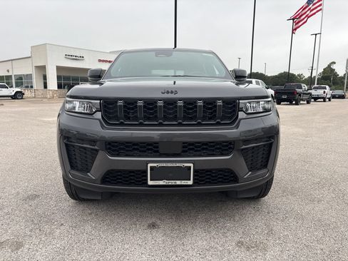 New 2026 Jeep Grand Cherokee Altitude RWD image 9