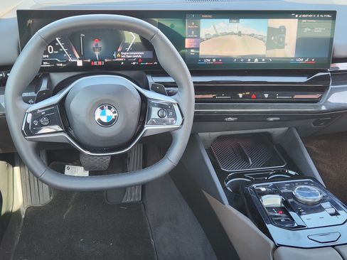 Used 2026 BMW 530i xDrive AWD/4WD image 27