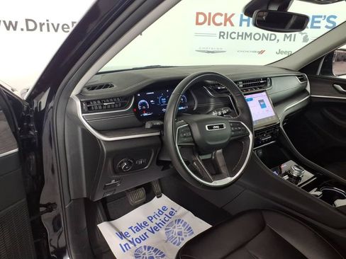 Used 2023 Jeep Grand Cherokee Limited AWD/4WD image 13