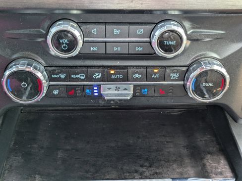 Used 2023 Ford F350 Lariat w/ Lariat Ultimate Package AWD/4WD image 22